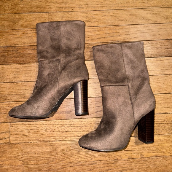 Women’s sz 7 suede booties - Picture 2 of 6
